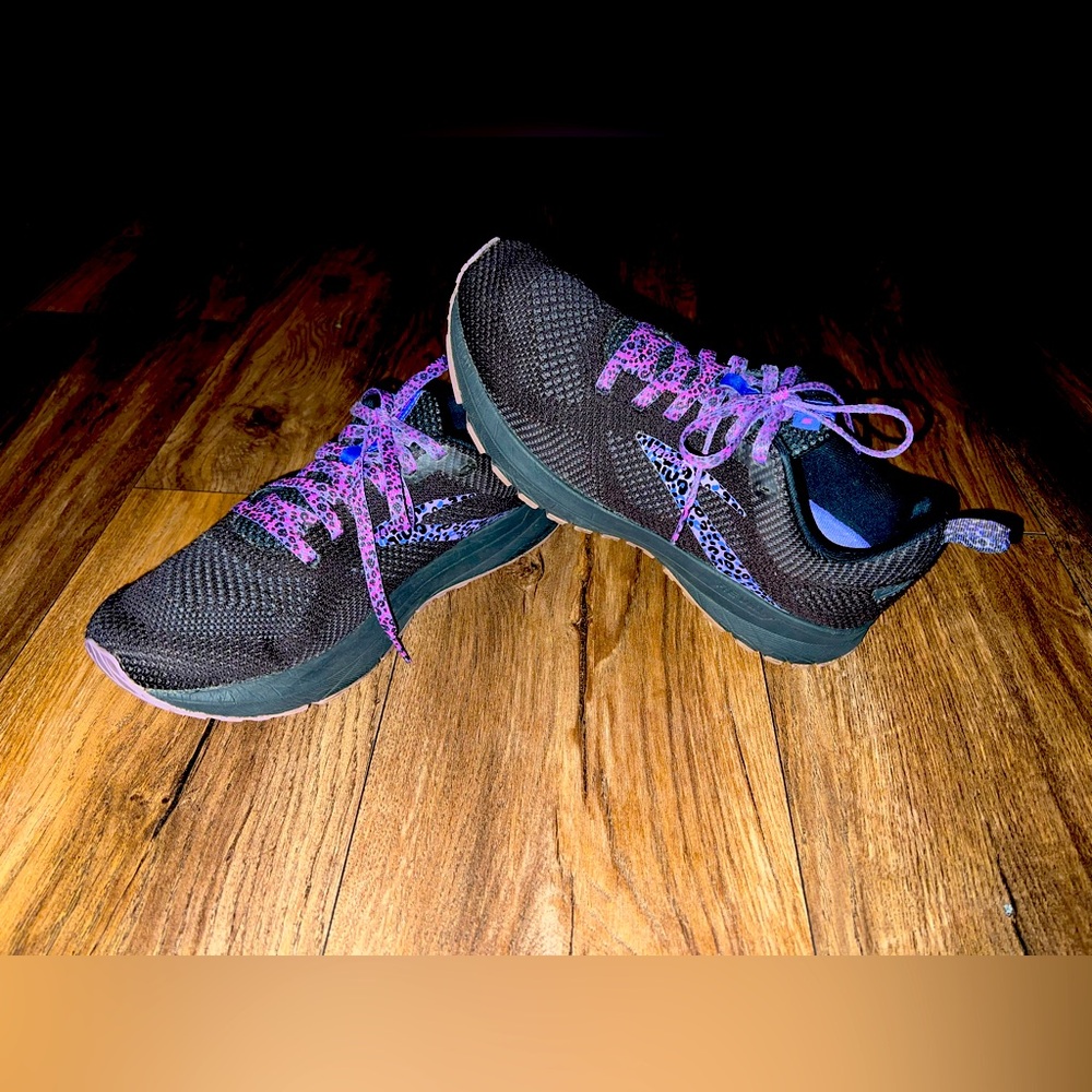 Women’s size 10 Brooks Revel 5 Black with Purple Leopard Print Shoes.